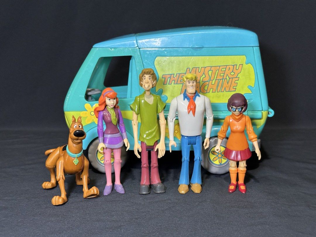 Scooby Doo Mystery Machine Playset (Category: Kids Toys) located in Manila. Submitted by eiya.love (Listing ID 1437770944, Image 1). Description: - Scooby-Doo Mystery Machine playset - Includes: Mystery Machine van, Scooby-Doo, Shaggy, Fred, Daphne, and Velma figures .