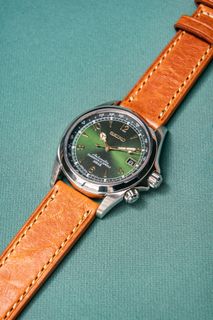 (Category: ) located in . Submitted by mika.watches (Listing ID 1437808987, Image 1). Description: .
