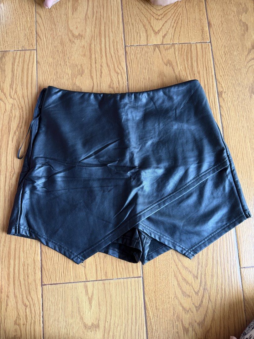 SHEIN Black Leather Shorts (Category: Shorts) located in Taytay. Submitted by stph_declutters (Listing ID 1437915515, Image 1). Description: Size: M L: 12" W: 28" MOP: 🧾Gcash / Maya / Maribank / Bank Transfer MOD: 🚚LalaMove / Ggx / Grab 📍Taytay, Rizal 📍Manila .