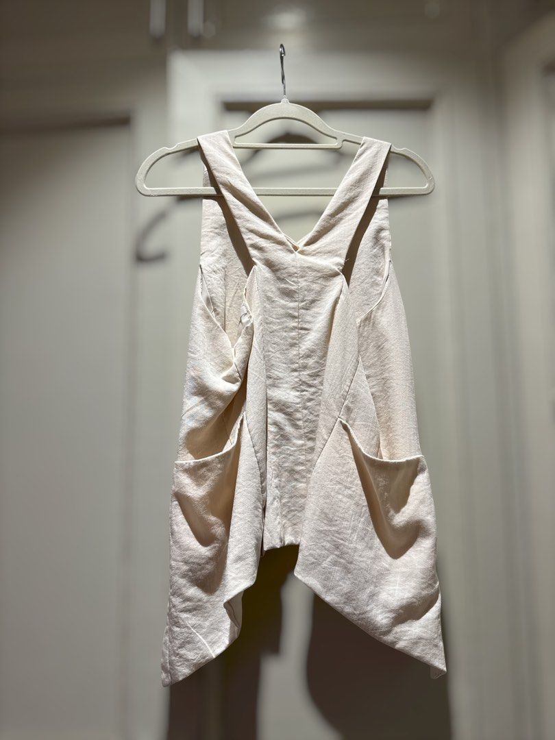 Shein sleeveless racer back button down vest with side pockets (Category: Sleeveless) located in San Juan City. Submitted by clariaa (Listing ID 1437900880, Image 2). Description: Fits Small to Medium.