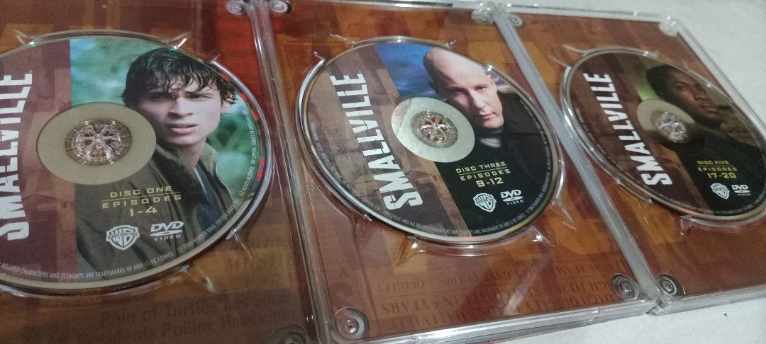 Smallville: The Complete First Season DVD (Category: CDs & DVDs) located in Manila. Submitted by jeannetteyago (Listing ID 1437890598, Image 3). Description: - Smallville: The Complete First Season on DVD - Includes all 22 episodes (4 discs) - Starring Tom Welling as Clark Kent - Warner Bros. release - Features special features - Original cover art.