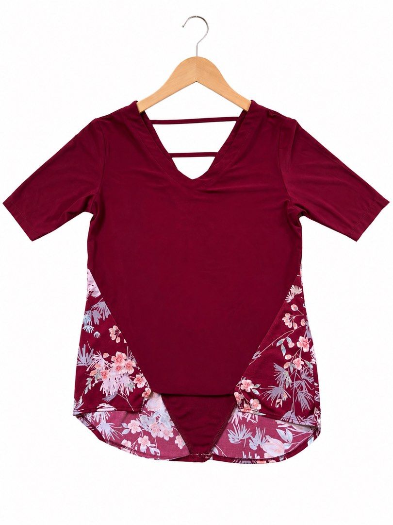 So-En | Maroon blouse | S-M (Category: Others Tops) located in Manila. Submitted by only.the.goodstuff (Listing ID 1437805765, Image 1). Description: - Maroon blouse - V-neck with floral side pattern, unique back - Smooth, stretchy fabric - Fits S-M (slightly loose) Actual measurement: Front length 32inch / Back length 26inch / bust laid flat 16inch .
