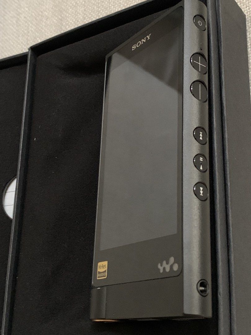 SONY NW-ZX2 WALKMAN (Category: Portable Music Players) located in Manila. Submitted by lizz.yy (Listing ID 1437844943, Image 2). Description: SONY NW-ZX2 WALKMAN Good Condition 📍QC. .