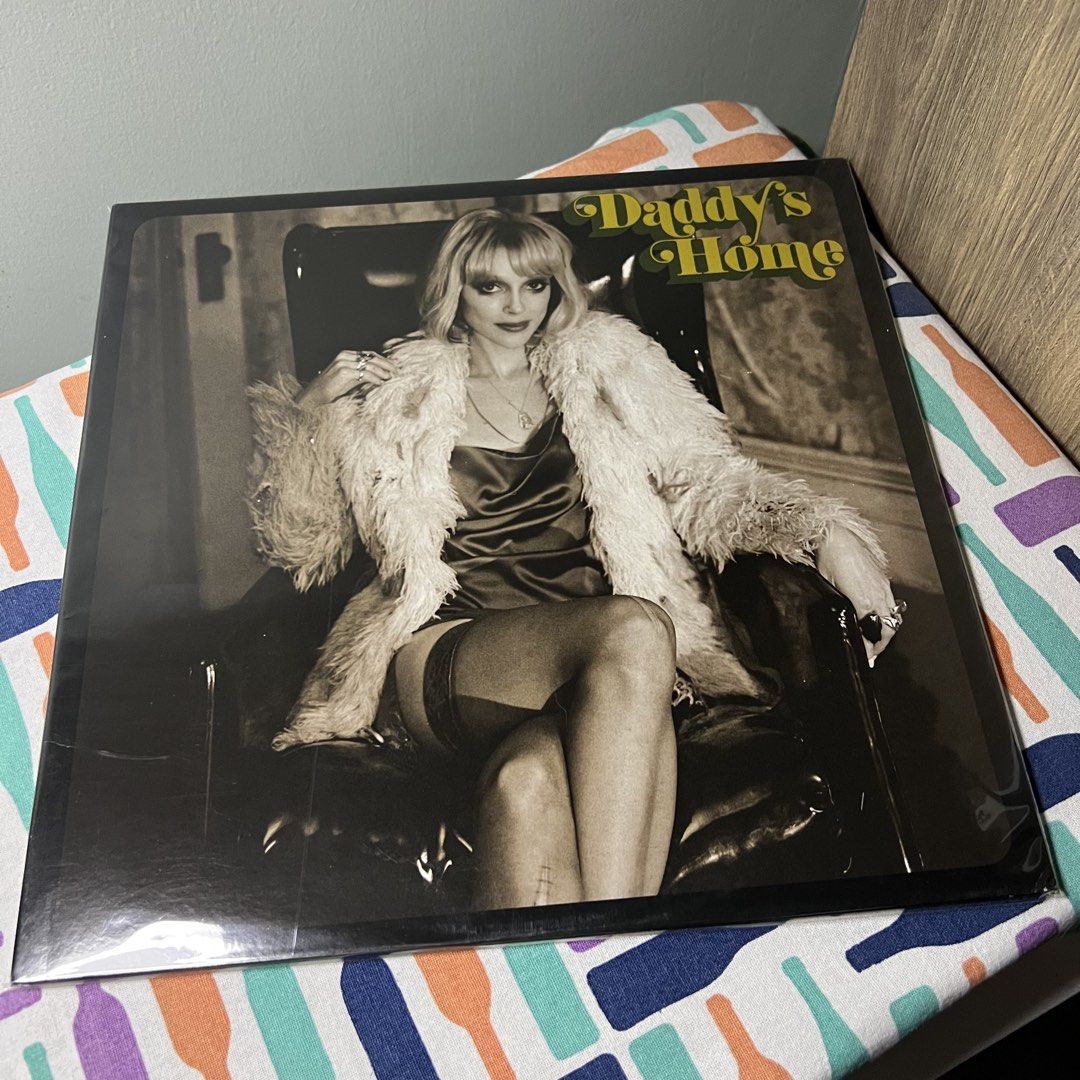 St. Vincent - Daddy's Home Vinyl Record (Category: Vinyls) located in Dumaguete. Submitted by spin_drs2.0 (Listing ID 1437853175, Image 1). Description: Urban Outfitters Grey LP Selling from my personal collection; records are loved and cared for from day 1. Records come with new inner and outer sleeves. Shipping from Dumaguete City with fees shouldered by the buyer Courier: LBC only (~PHP400).