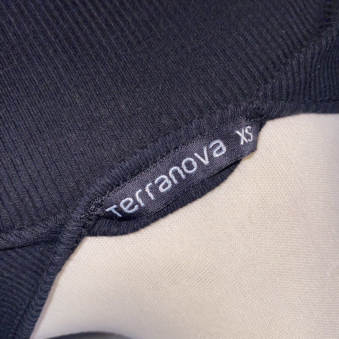 terranova black crisscross crop top (Category: Shirts) located in Muntinlupa City. Submitted by declutterwithkk (Listing ID 1437930161, Image 3). Description: - terranova black crop top - criss-cross neckline.