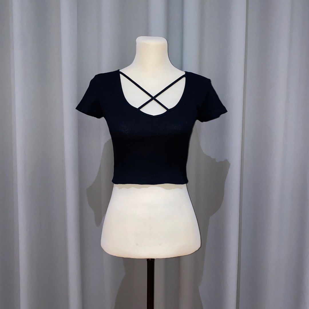 terranova black crisscross crop top (Category: Shirts) located in Muntinlupa City. Submitted by declutterwithkk (Listing ID 1437930161, Image 1). Description: - terranova black crop top - criss-cross neckline.