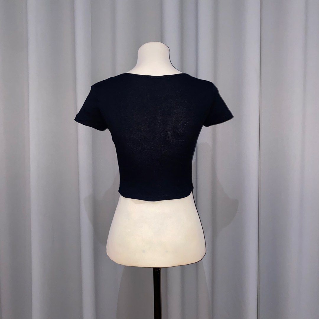 terranova black crisscross crop top (Category: Shirts) located in Muntinlupa City. Submitted by declutterwithkk (Listing ID 1437930161, Image 2). Description: - terranova black crop top - criss-cross neckline.