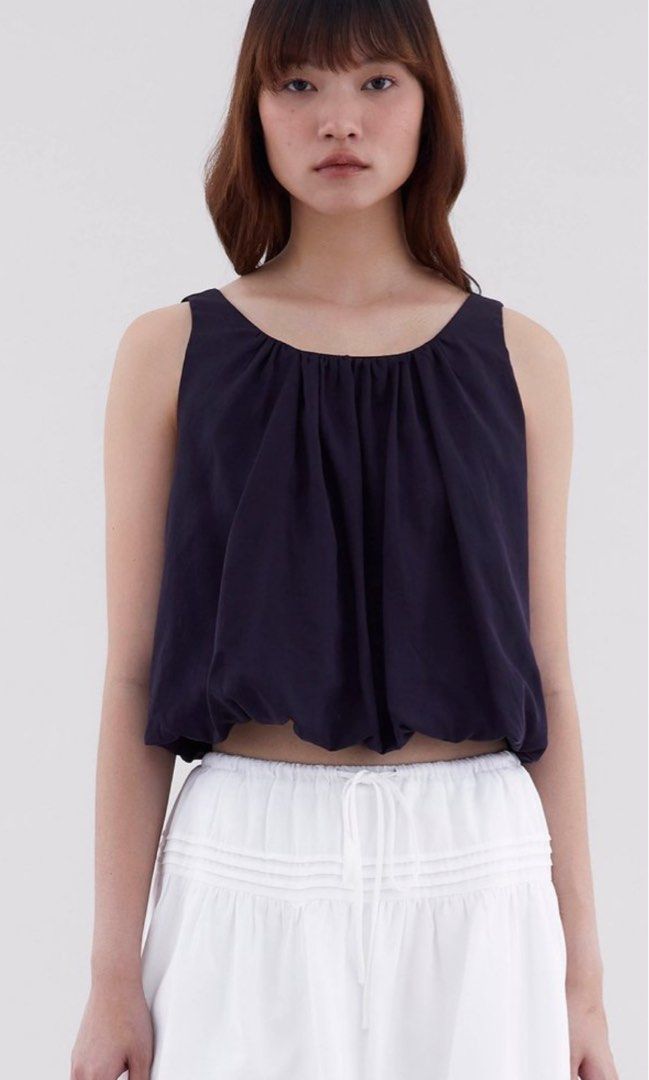 The Editor's Market Black Gathered Top (Category: Sleeveless) located in Las Pinas. Submitted by winteeer (Listing ID 1437841516, Image 1). Description: 1pc 1500 2pcs 1475 3pcs 1450 MEASUREMENTS BUST 39 LENGTH 17.5.
