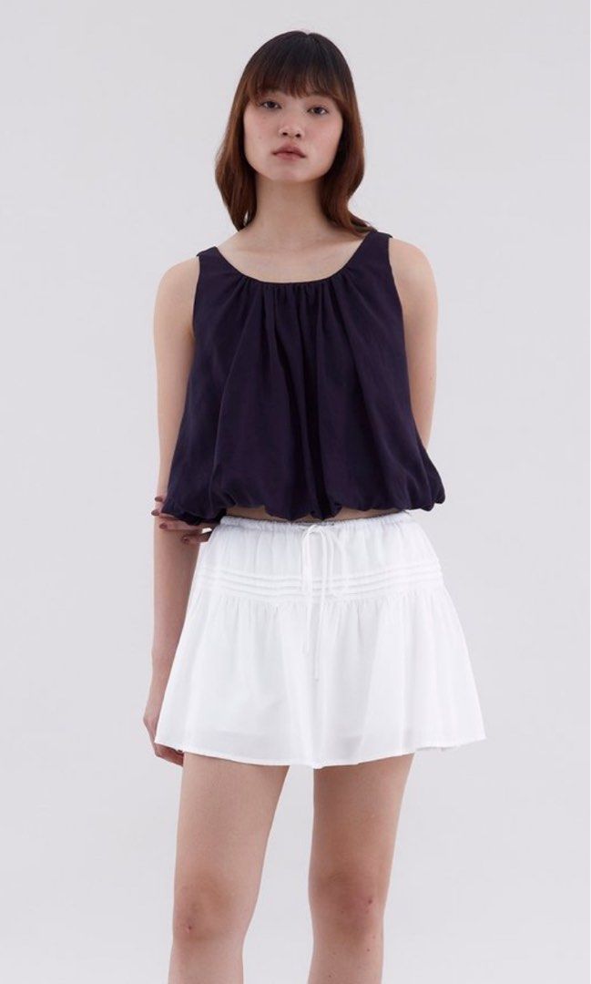 The Editor's Market Black Gathered Top (Category: Sleeveless) located in Las Pinas. Submitted by winteeer (Listing ID 1437841516, Image 3). Description: 1pc 1500 2pcs 1475 3pcs 1450 MEASUREMENTS BUST 39 LENGTH 17.5.