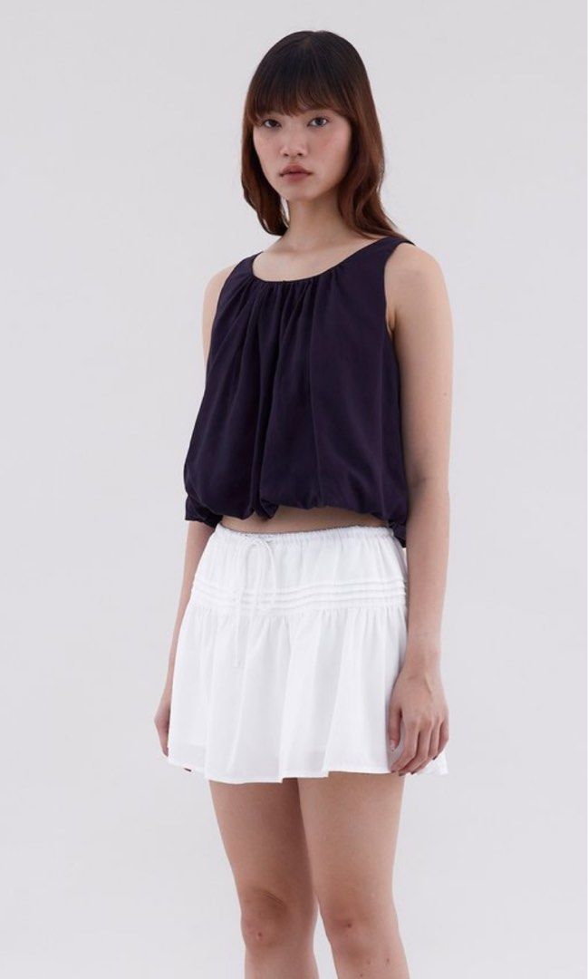 The Editor's Market Black Gathered Top (Category: Sleeveless) located in Las Pinas. Submitted by winteeer (Listing ID 1437841516, Image 2). Description: 1pc 1500 2pcs 1475 3pcs 1450 MEASUREMENTS BUST 39 LENGTH 17.5.