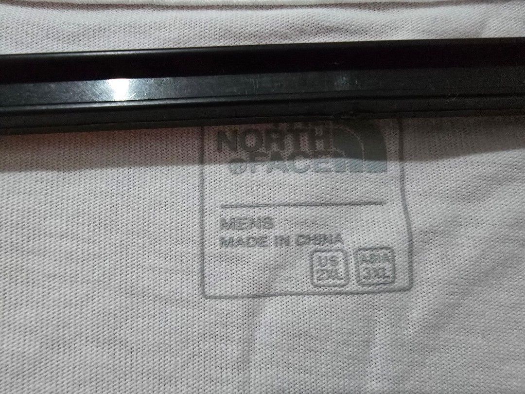The North Face Men's T-shirt (Category: Tshirts & Polo Shirts ) located in Quezon City. Submitted by smallblackant (Listing ID 1437800848, Image 3). Description: 24 X 30 sf c/o buyer .
