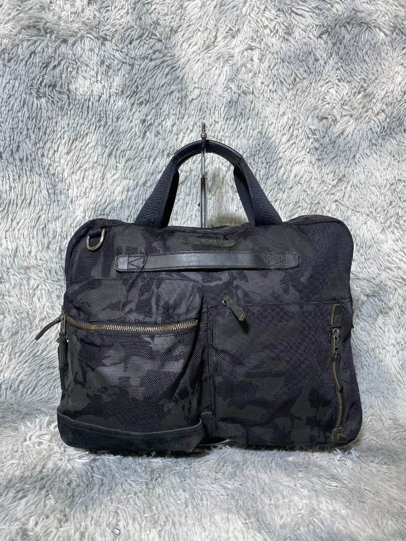 Tumi Briefcase mens (Category: Briefcases) located in Manila. Submitted by goodsrags (Listing ID 1437785340, Image 1). Description: What you see is what you get all details pic attached no issue as is excellent condition Message me for measurements.