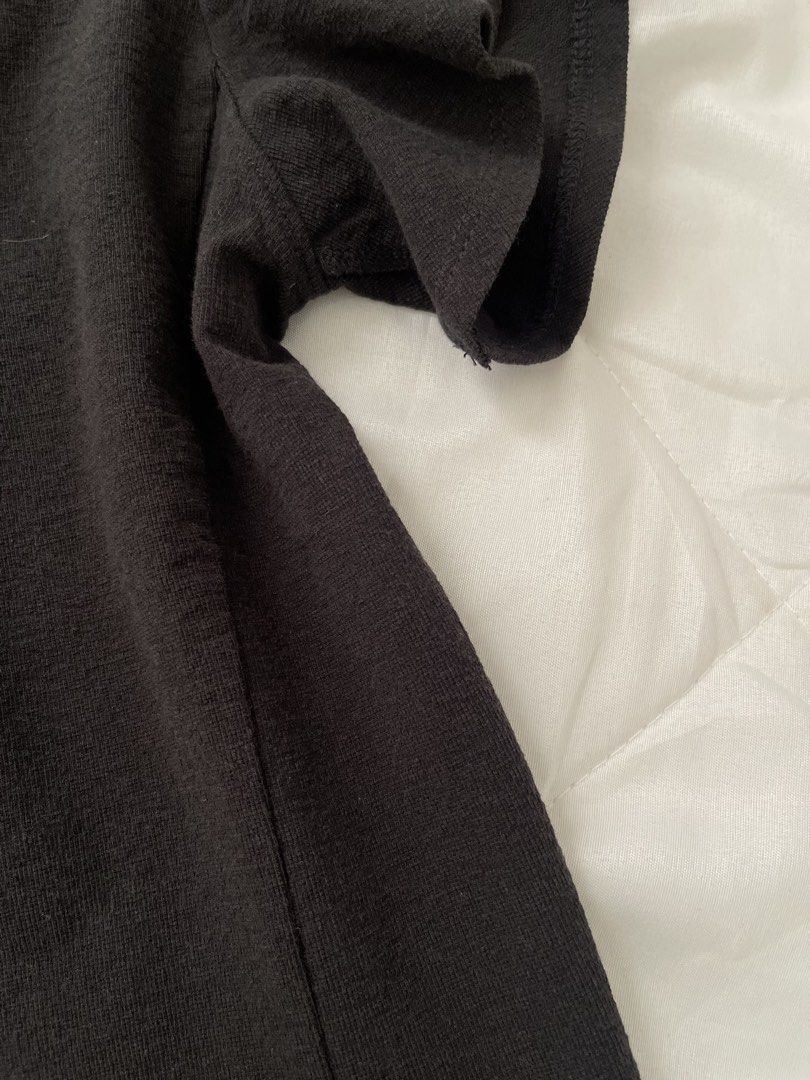 Uniqlo Black Ruffle sleeve Top (Category: Blouses) located in Sorsogon. Submitted by comfortbeforestyle (Listing ID 1437929993, Image 3). Description: Bought for 790. Used for few hours only in certain event Elegant and classy to SORSOGON | J&T.