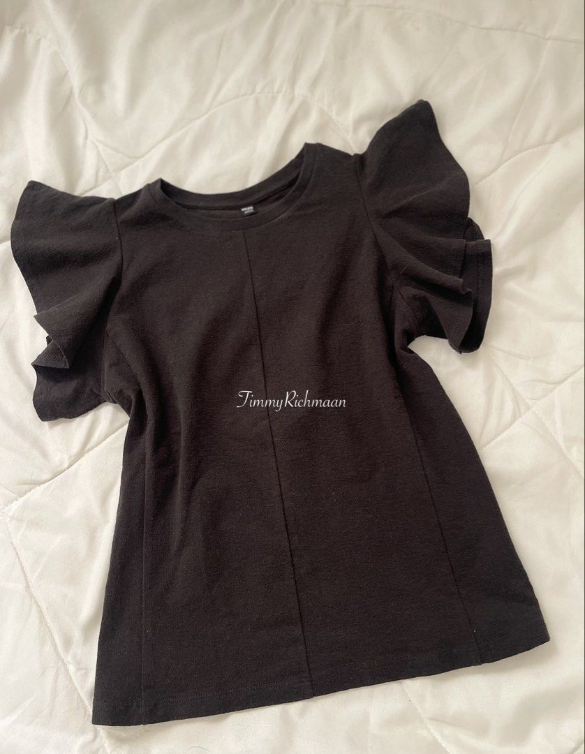 Uniqlo Black Ruffle sleeve Top (Category: Blouses) located in Sorsogon. Submitted by comfortbeforestyle (Listing ID 1437929993, Image 2). Description: Bought for 790. Used for few hours only in certain event Elegant and classy to SORSOGON | J&T.