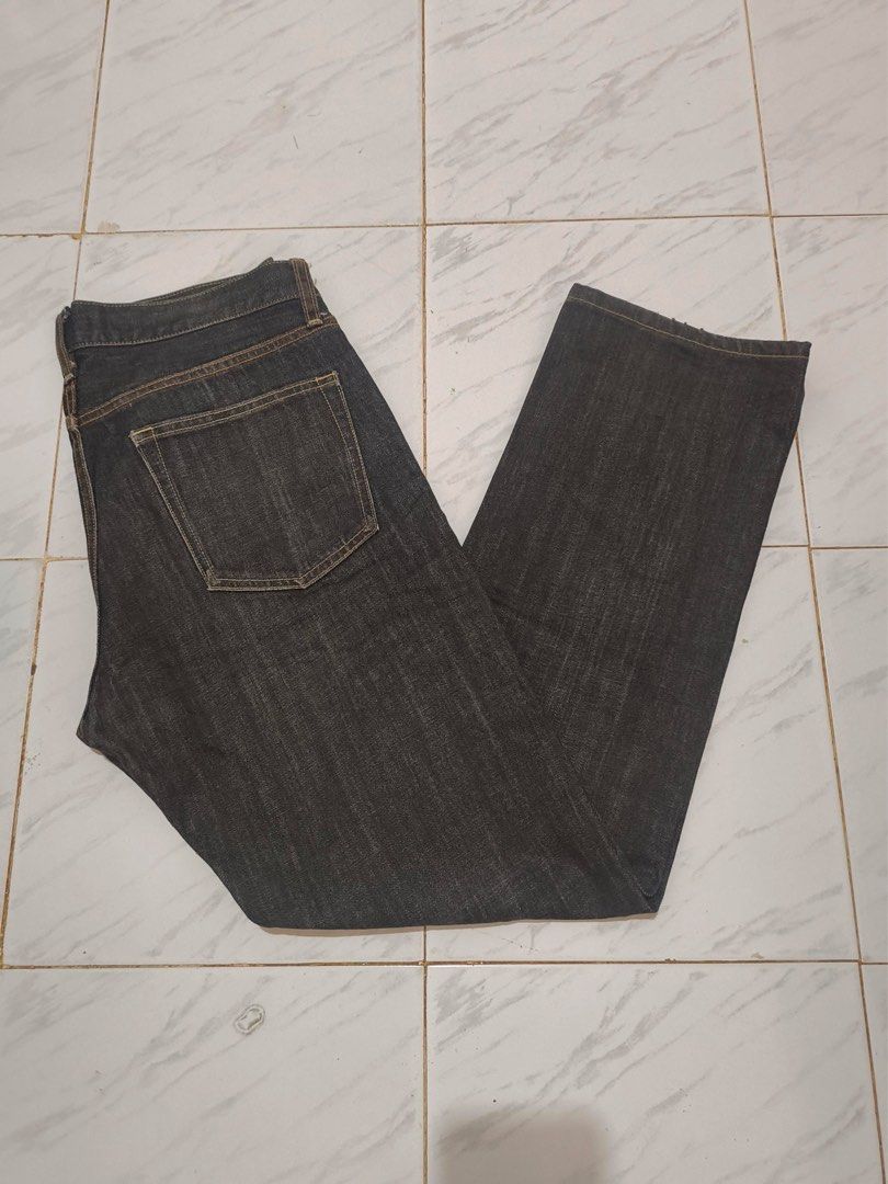 Uniqlo Dark Wash Jeans (Category: Jeans) located in Cagayan de Oro. Submitted by yukimaicdo (Listing ID 1437823876, Image 3). Description: - Uniqlo dark wash jeans - Size: 32 (81cm waist) - Classic five-pocket design - Straight leg fit - Material: 100% cotton - Button and zipper closure - Perfect for everyday wear Waist: 34” Rise: 8” Hips: 40” Outseam: 42” Inseam: 32”.