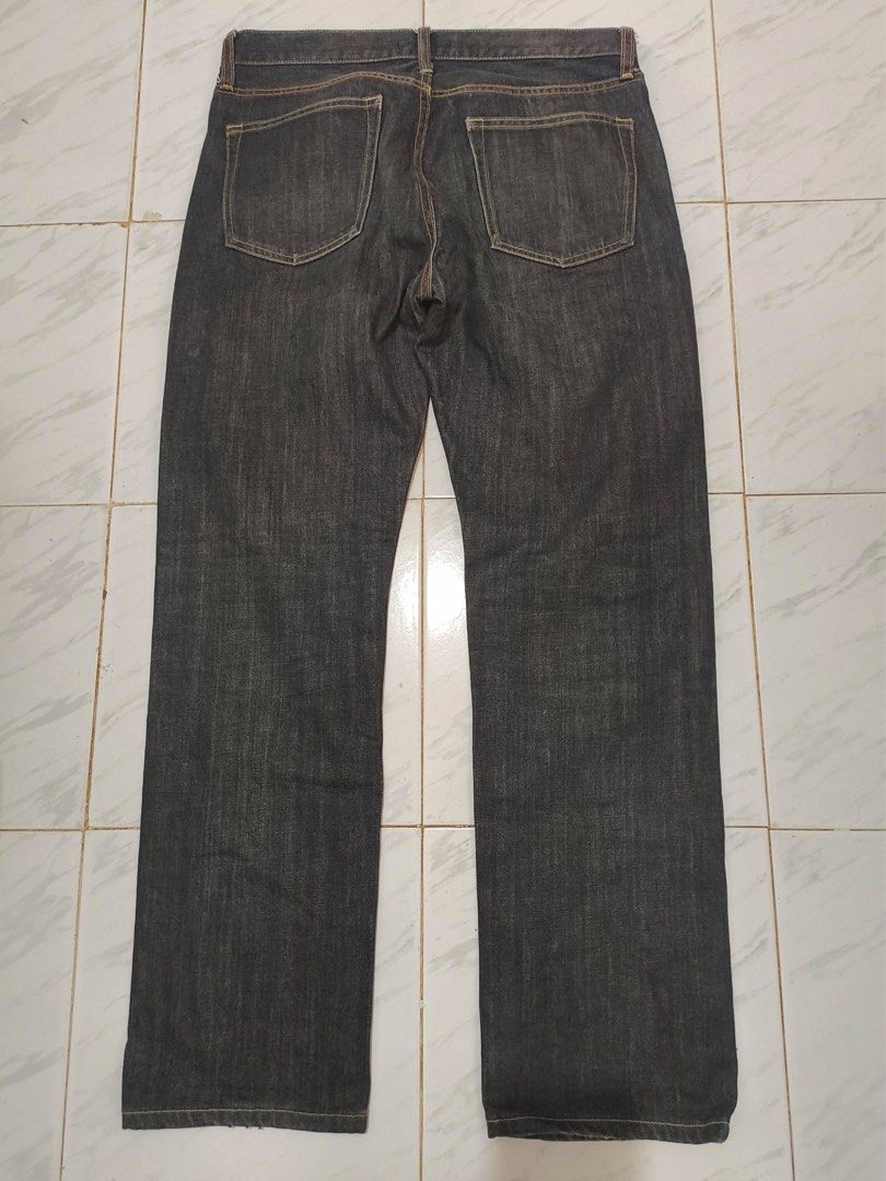 Uniqlo Dark Wash Jeans (Category: Jeans) located in Cagayan de Oro. Submitted by yukimaicdo (Listing ID 1437823876, Image 2). Description: - Uniqlo dark wash jeans - Size: 32 (81cm waist) - Classic five-pocket design - Straight leg fit - Material: 100% cotton - Button and zipper closure - Perfect for everyday wear Waist: 34” Rise: 8” Hips: 40” Outseam: 42” Inseam: 32”.