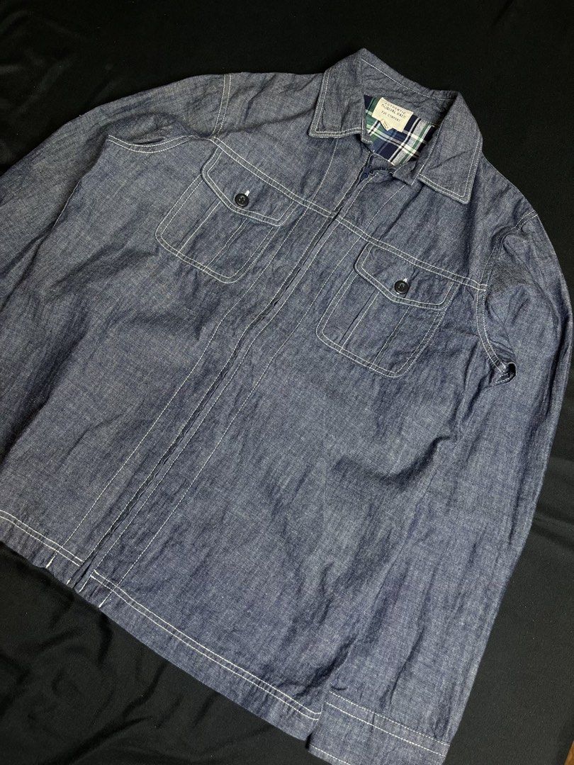 Uniqlo Zip Up Over shirt (Category: Coats, Jackets and Outerwear) located in Makati City. Submitted by angkoljograt (Listing ID 1437921899, Image 3). Description: 26.5x20.5 Medium on tag.