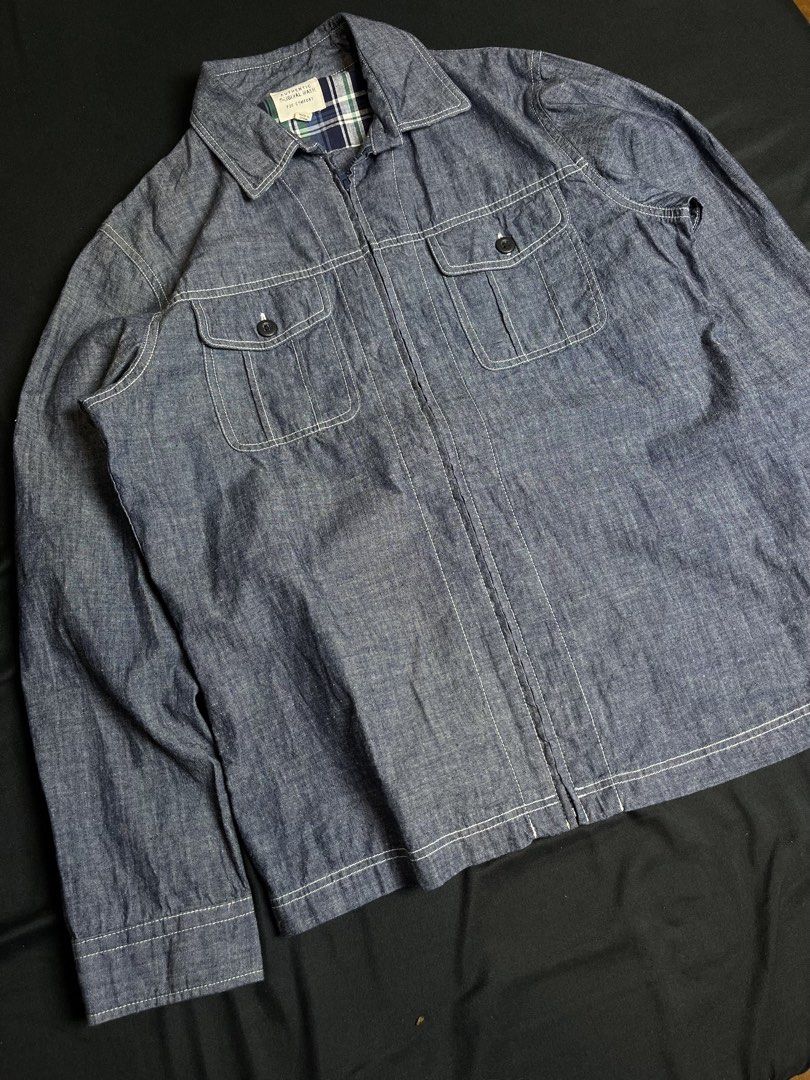 Uniqlo Zip Up Over shirt (Category: Coats, Jackets and Outerwear) located in Makati City. Submitted by angkoljograt (Listing ID 1437921899, Image 1). Description: 26.5x20.5 Medium on tag.