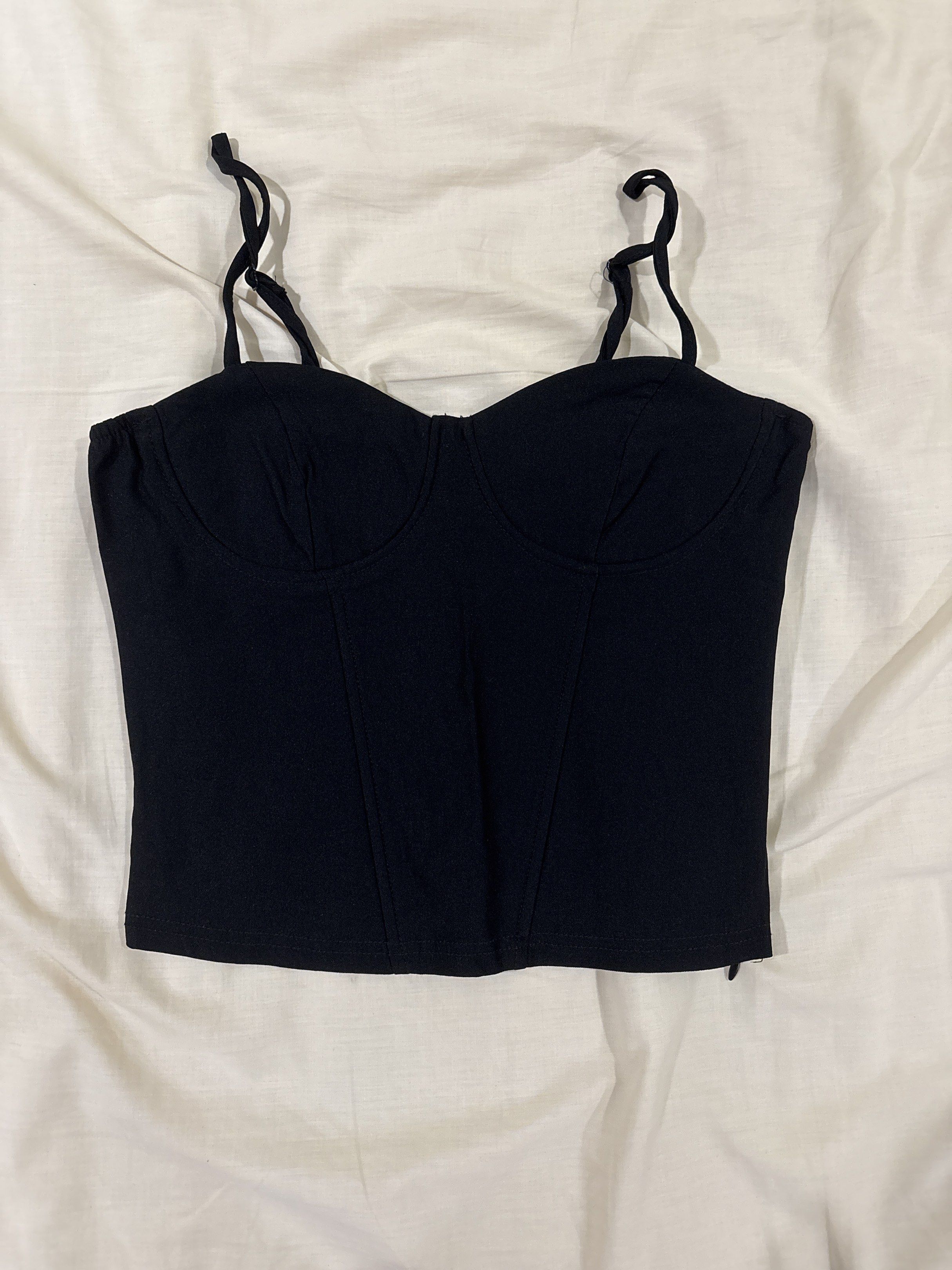 Valleygirl Black Bustier Top (Category: Sleeveless) located in Quezon City. Submitted by spicysalamiii (Listing ID 1437912842, Image 1). Description: - Valleygirl black bustier top - Size 40 - Features: - Adjustable spaghetti straps - Structured bodice - Sweetheart neckline - Fitted silhouette - Perfect for high-waisted bottoms - Versatile wardrobe piece.