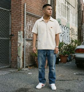 (Category: ) located in . Submitted by y2k.luxury.streetwear.outdoor (Listing ID 1437921110, Image 1). Description: .