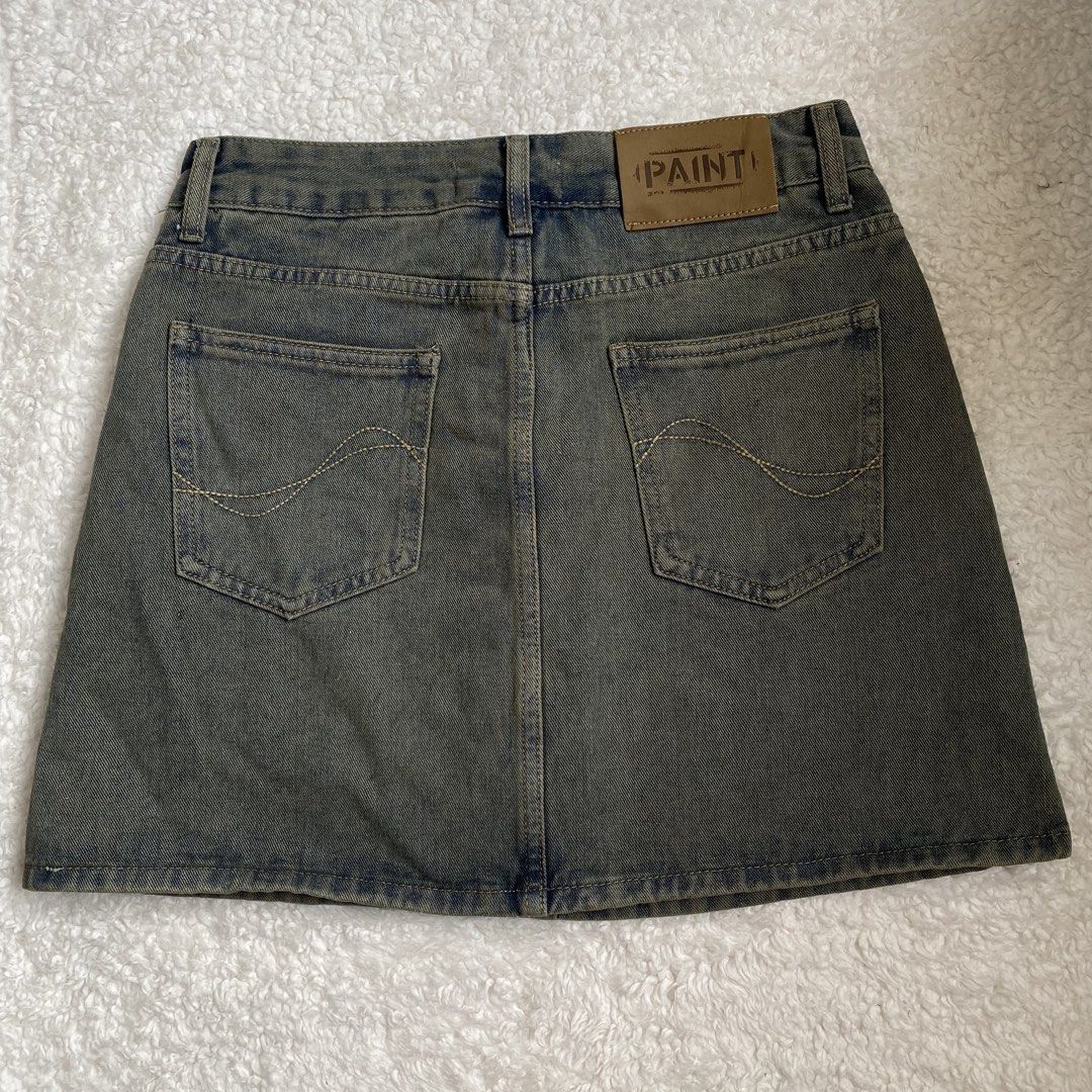 Vintage Denim Skirt (Category: Skirts) located in Cavite. Submitted by branchee_chic (Listing ID 1437831572, Image 3). Description: Size 28 Length 14.5 inches.