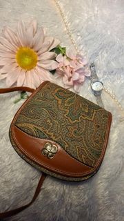 (Kategori: ) berada di . Dikirim oleh vintagebandungbags (ID iklan 1437809242, Gambar 1). Deskripsi: .