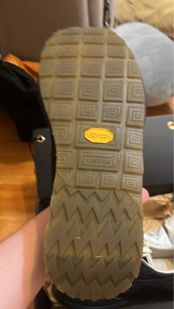 Visvim runner （分類：波鞋）位於 Hong Kong。 由 lovejpbrand 提交（商品編號 1437766375，圖片 2）。簡介： Visvim runner Size us 9.5 偏小半碼 98%新 齊配件 只著一次 Sf/面交 。
