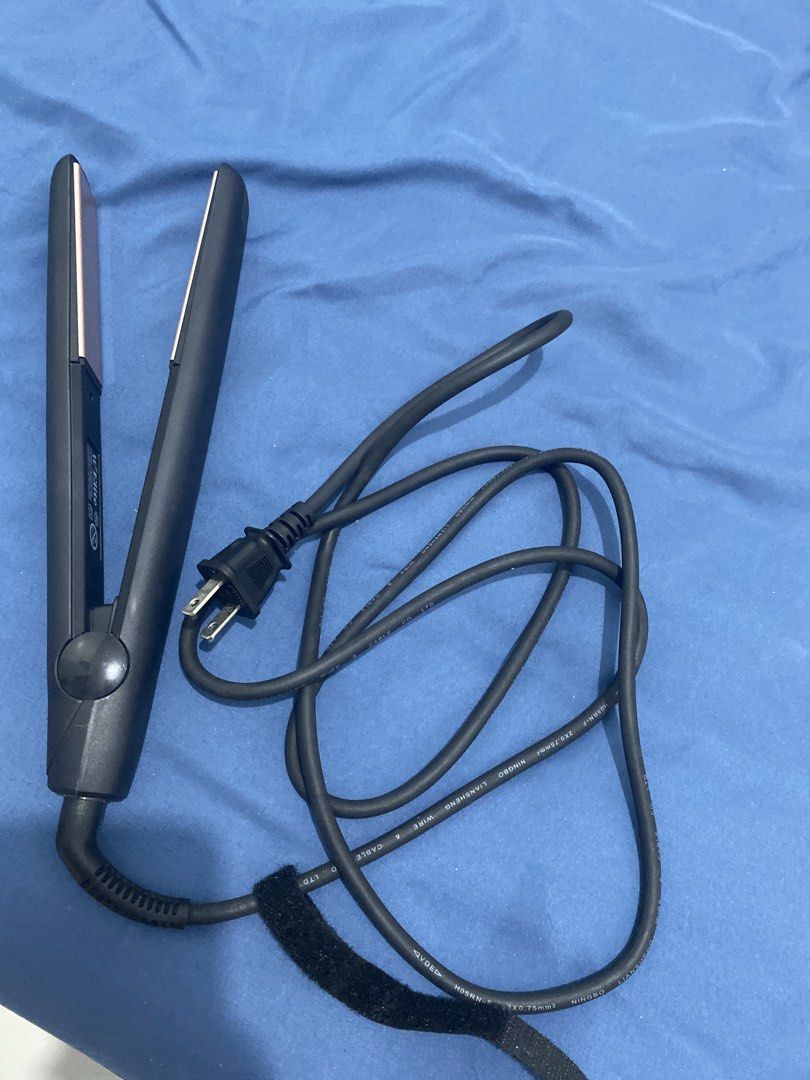 W Elite Hair Straightener (Category: Hair) located in Manila. Submitted by ceej0915 (Listing ID 1437787654, Image 2). Description: - W Elite hair straightener - Sleek black design with rosegold plates - Model: WEHS-24403 - Power: 110-240V, 25W - Black cord with velcro strap - Designed in Asia no box but good as new. 100% original.