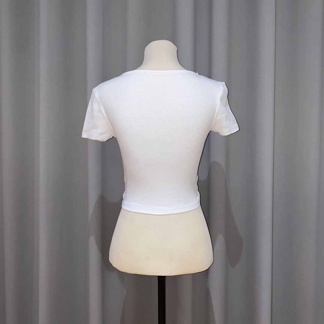 white ruched crop top (Category: Blouses) located in Muntinlupa City. Submitted by declutterwithkk (Listing ID 1437793073, Image 2). Description: - white crop top - short sleeves - ruched front design - adjustable ties.