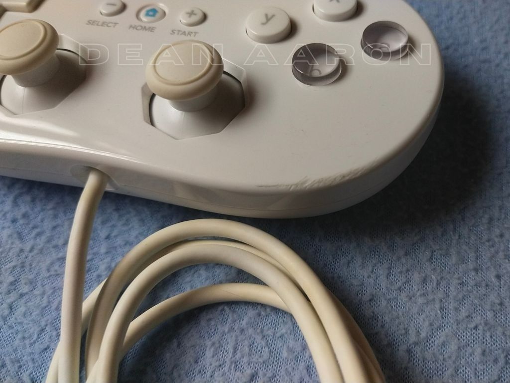 Wii Classic Controller (Category: Controllers) located in Manila. Submitted by deanaaron (Listing ID 1437850754, Image 3). Description: Please note: I may take some time to reply due to my school schedule, but I’ll get back to you as soon as I can. Thank you for your patience! For Sale: Wii Classic Controller (Official Nintendo items from Japan) Price: ₱600 (6 pcs available) Condition: Second-hand, fully tested, and working. These units were prev
