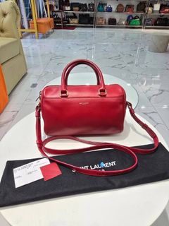 (Category: ) located in . Submitted by signatureshoesandbags (Listing ID 1437872365, Image 1). Description: .
