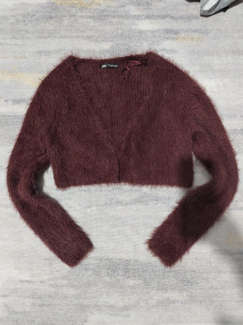 ZARA CROPPED (Category: Coats, Jackets and Outerwear) located in Dagupan City. Submitted by raspilan73061 (Listing ID 1437824558, Image 3). Description: ZARA FUR FUR CROPPED MEDIUM ON TAG LIGHTWEIGHT from hk box.