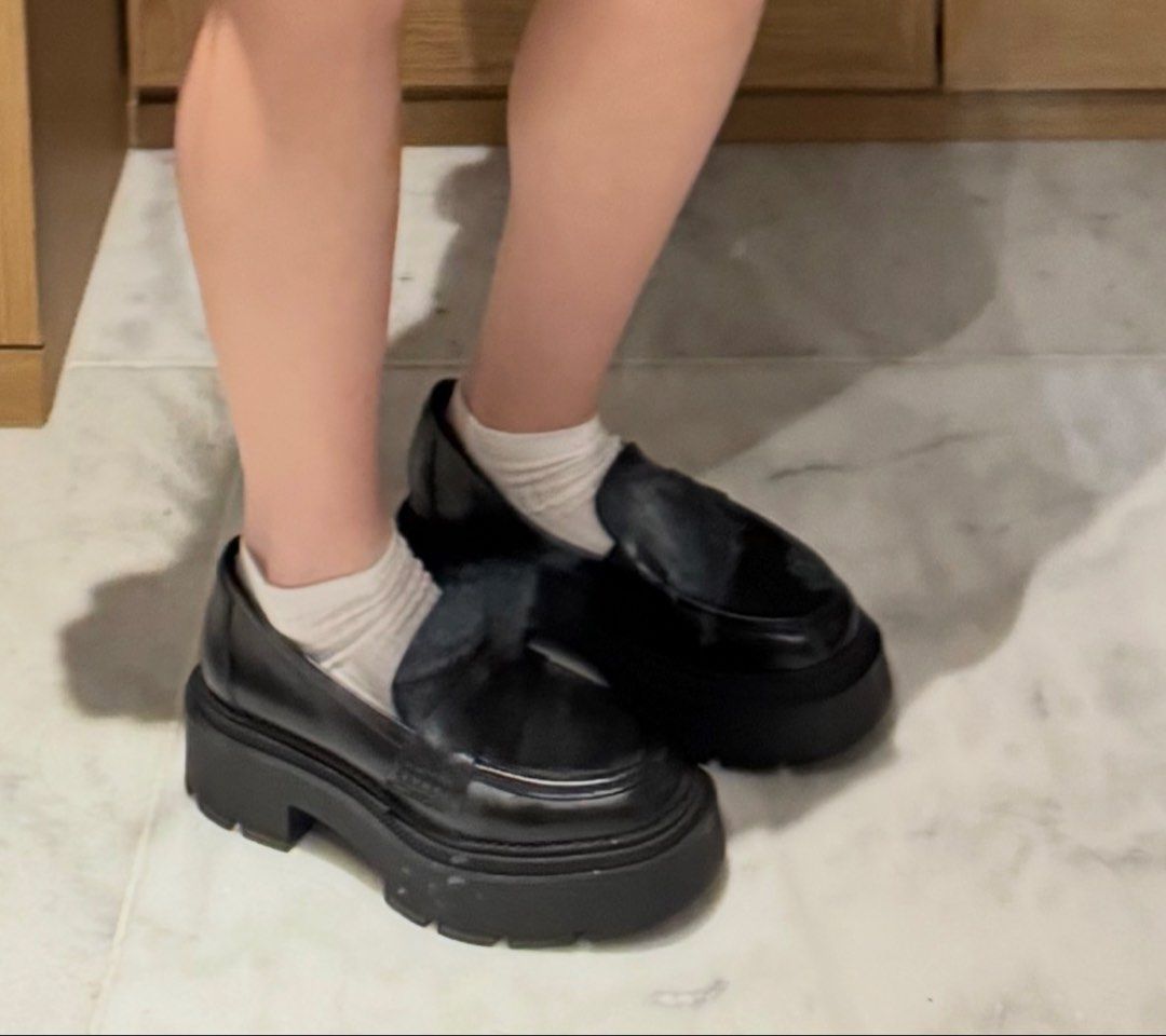 Zara Platform Leather Loafers - Size 38 (Category: Loafers) located in Malabon City. Submitted by solijustuff (Listing ID 1437785228, Image 2). Description: - Zara black platform loafers - Size 38 - Chunky platform sole and comfy - Used once only as it is slightly loose on me and was only used for an event - Almost brand new - 100% Authentic Orig price around 3k pesos! Super sale :).