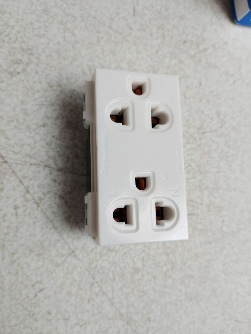 2-gang Outlet Aluminum Case (Category: Everything Else Others) located in Manila. Submitted by joeyroque09 (Listing ID 1437954146, Image 3). Description: 2-gang Outlet Aluminum Case Price: 770.