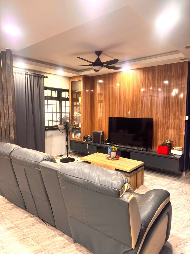 (Category: ) located in . Submitted by your_rental_specialist (Listing ID 1437948411, Image 1). Description: .