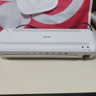 DELI Small Laminator Machine460950153609891840