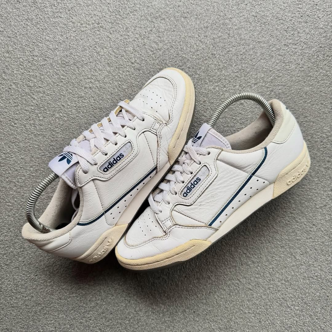 ADIDAS CONTINENTAL 80 WHITE ROYAL BLUE (Category: Sneakers) located in Cagayan de Oro. Submitted by huntbytrickjam.v2 (Listing ID 1438035194, Image 1). Description: AĎIDÁS CONTINËNTÁL 80 WHITE ROYAL BLUE US 7.5 / EURO 40.5 / CM 25.5 EXCELLENT Pair Only Sign of Usage M - 1599.