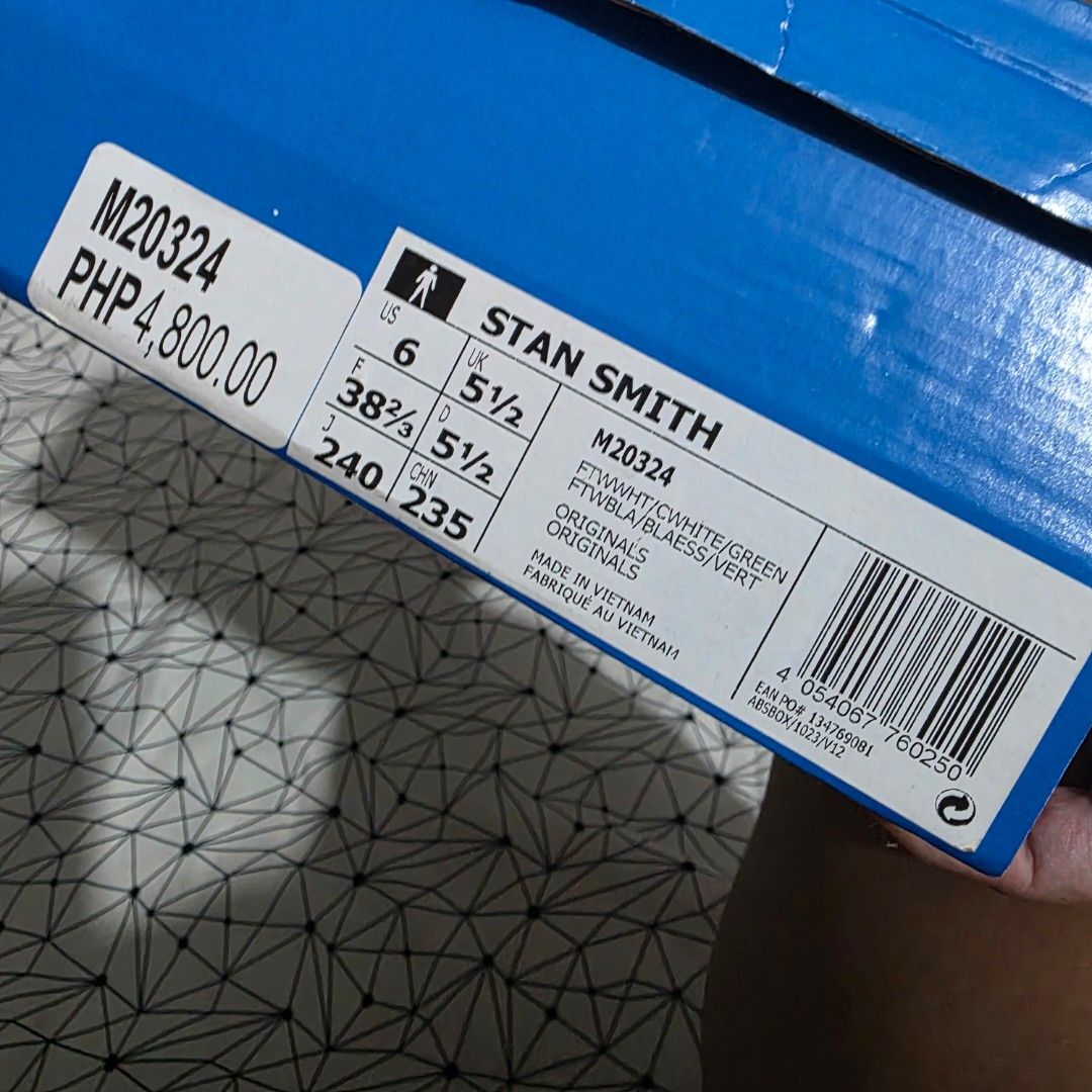 Adidas Stan Smith White Green M20324 (Category: Sneakers) located in Manila. Submitted by annlicious (Listing ID 1438023848, Image 2). Description: maluwag sakin twice lang nagamit - Adidas Stan Smith - Color: White with green accents - Size: US 6, UK 5 1/2, EUR 38 2/3 - Model: M20324 - Made in Vietnam - Includes original box.