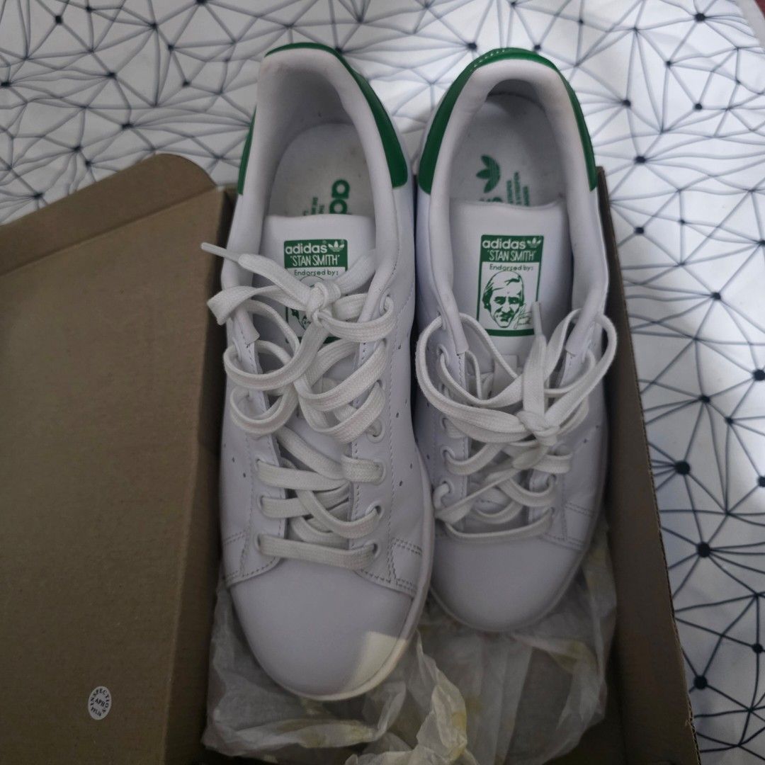 Adidas Stan Smith White Green M20324 (Category: Sneakers) located in Manila. Submitted by annlicious (Listing ID 1438023848, Image 1). Description: maluwag sakin twice lang nagamit - Adidas Stan Smith - Color: White with green accents - Size: US 6, UK 5 1/2, EUR 38 2/3 - Model: M20324 - Made in Vietnam - Includes original box.