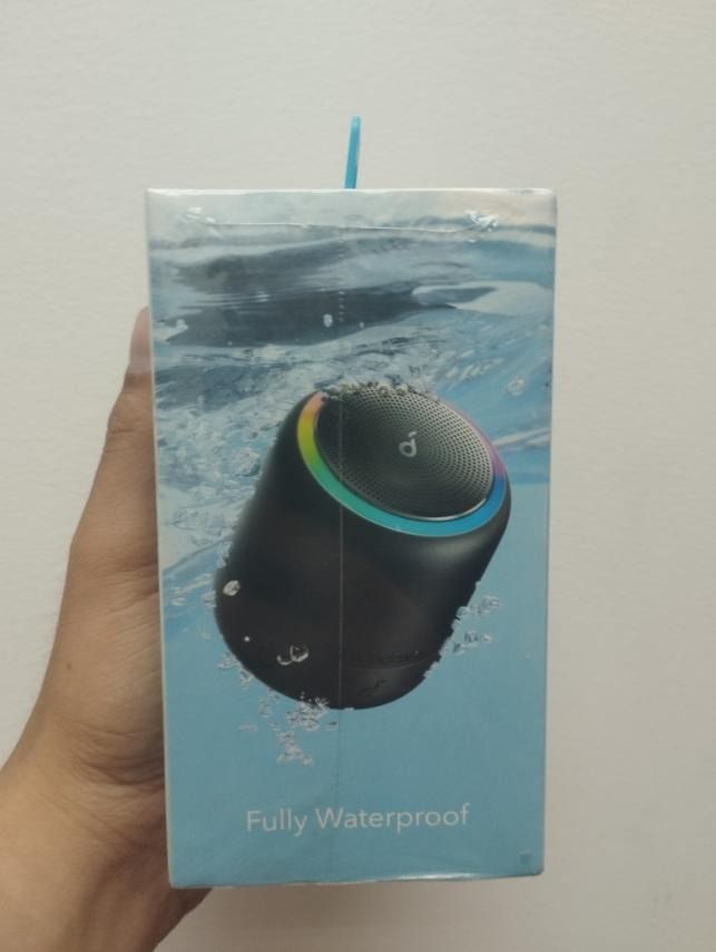 Anker Soundcore Mini 3 Pro (Category: Portable Music Players) located in Manila. Submitted by gerock (Listing ID 1437954977, Image 3). Description: Key Specifications & Features 🔊 360° Audio Output The Mini 3 Pro uses a cylindrical speaker design that projects sound evenly in all directions. This makes it ideal for small gatherings, desk setups, bedrooms, or outdoor use where multiple people can hear the music clearly. 🎵 BassUp Technology Anker