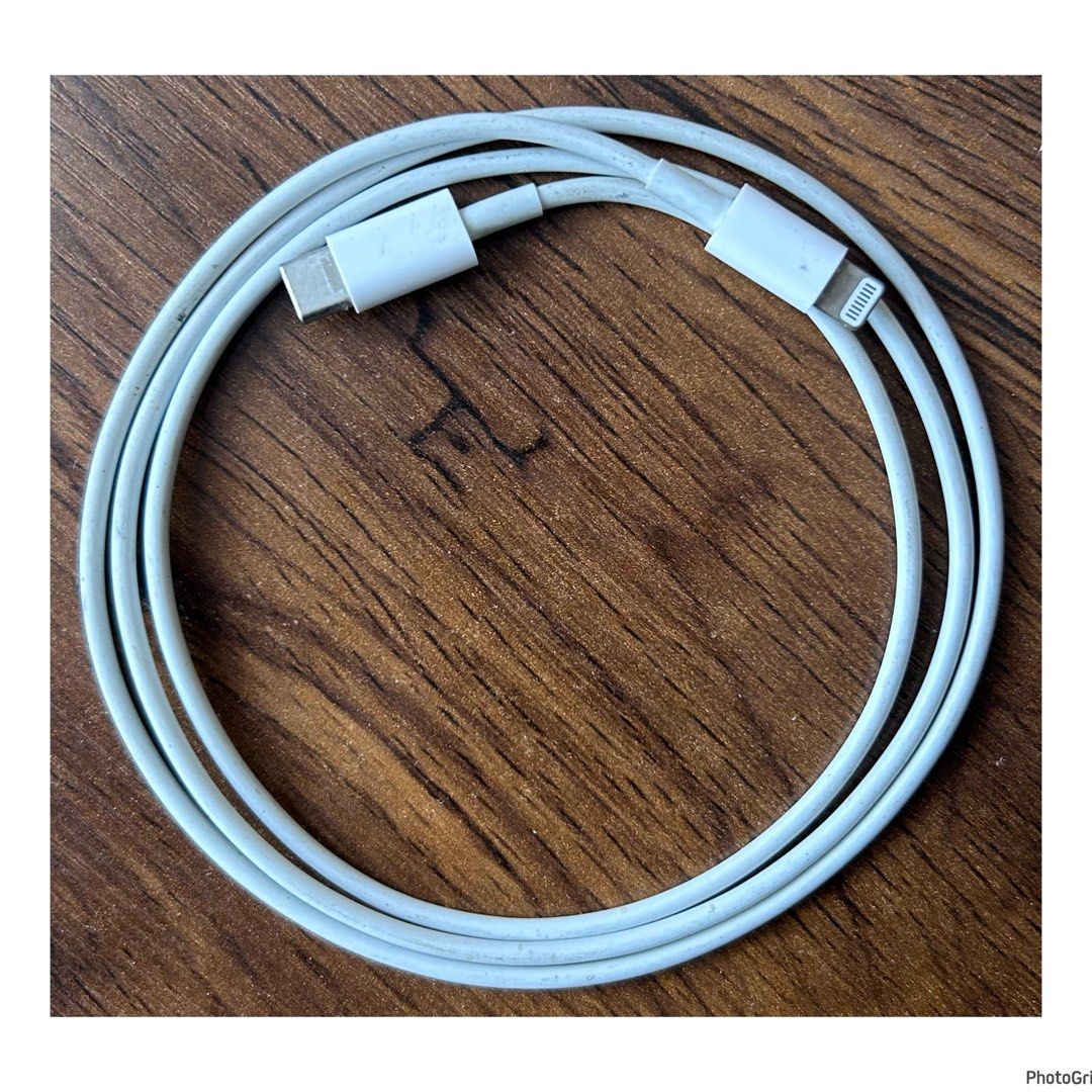 Apple Lightning to Type-C Cable (Category: Cables & Adaptors) located in Pasig City. Submitted by califinestcollectibles (Listing ID 1437982265, Image 3). Description: Apple Lightning to Type-C Cable 3pcs Brandnew Lightning to Type-C - 500 pesos each 3pcs Used Lightning to Type-C - 200 pesos each Original/Authentic From USA Pick Up at One Oasis condominium ortigas extension pasig city Or Delivery via Lalamove,Jnt, LBC cod/cop JNT (payment first b