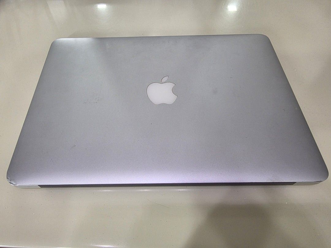 Apple MacBook Air (13-inch, Early 2015)