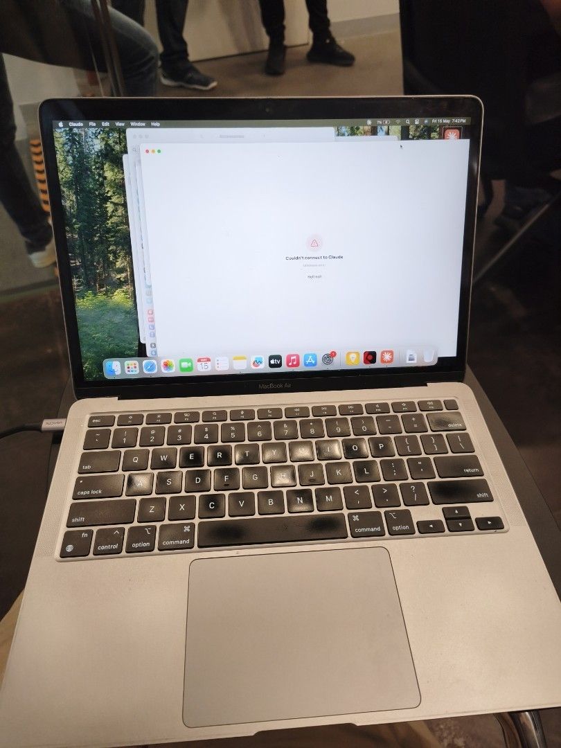 Apple MacBook Air M1 2020 everything working454953871323310082