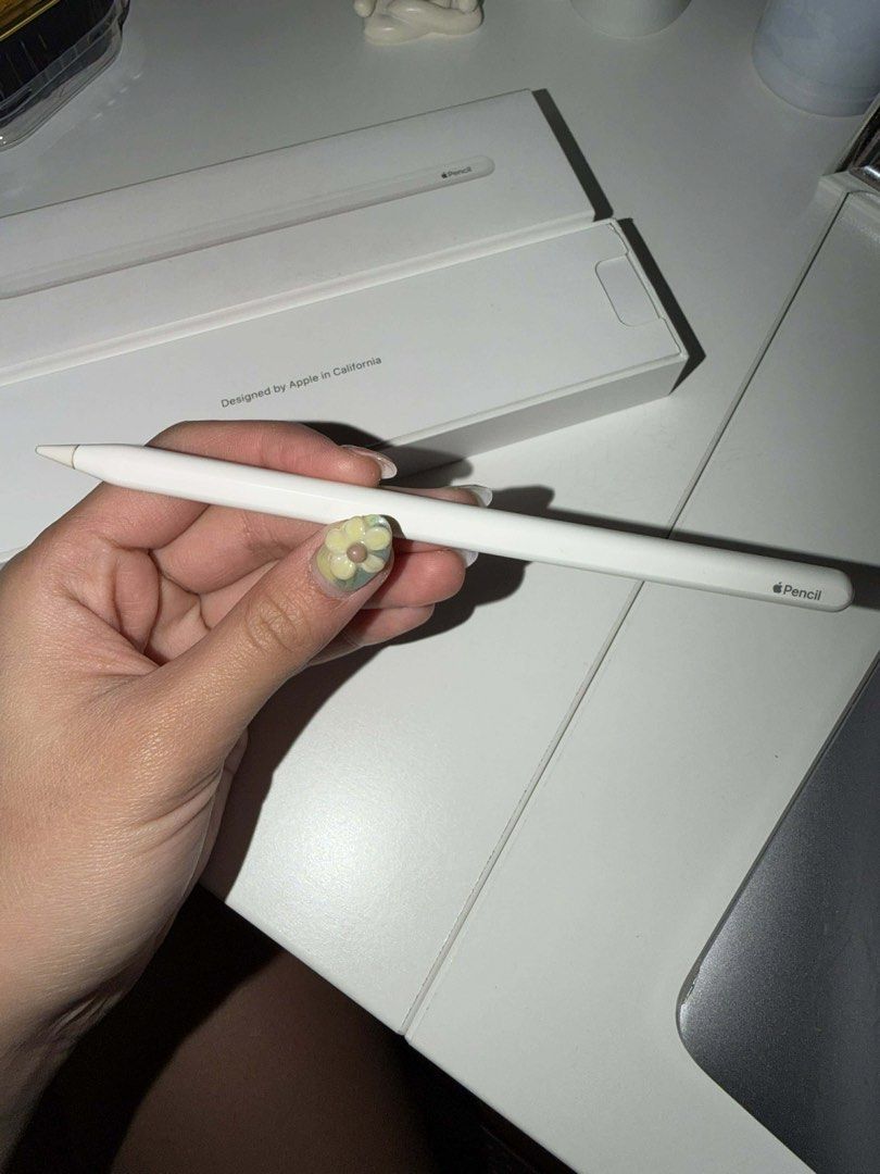 Apple Pencil 2nd Gen (Category: Other Mobile & Gadget Accessories) located in Manila. Submitted by ecallierju53820 (Listing ID 1438034888, Image 2). Description: - Apple Pencil included - Original box included - Contains the pencil and packaging - Color: White - Designed by Apple in California.