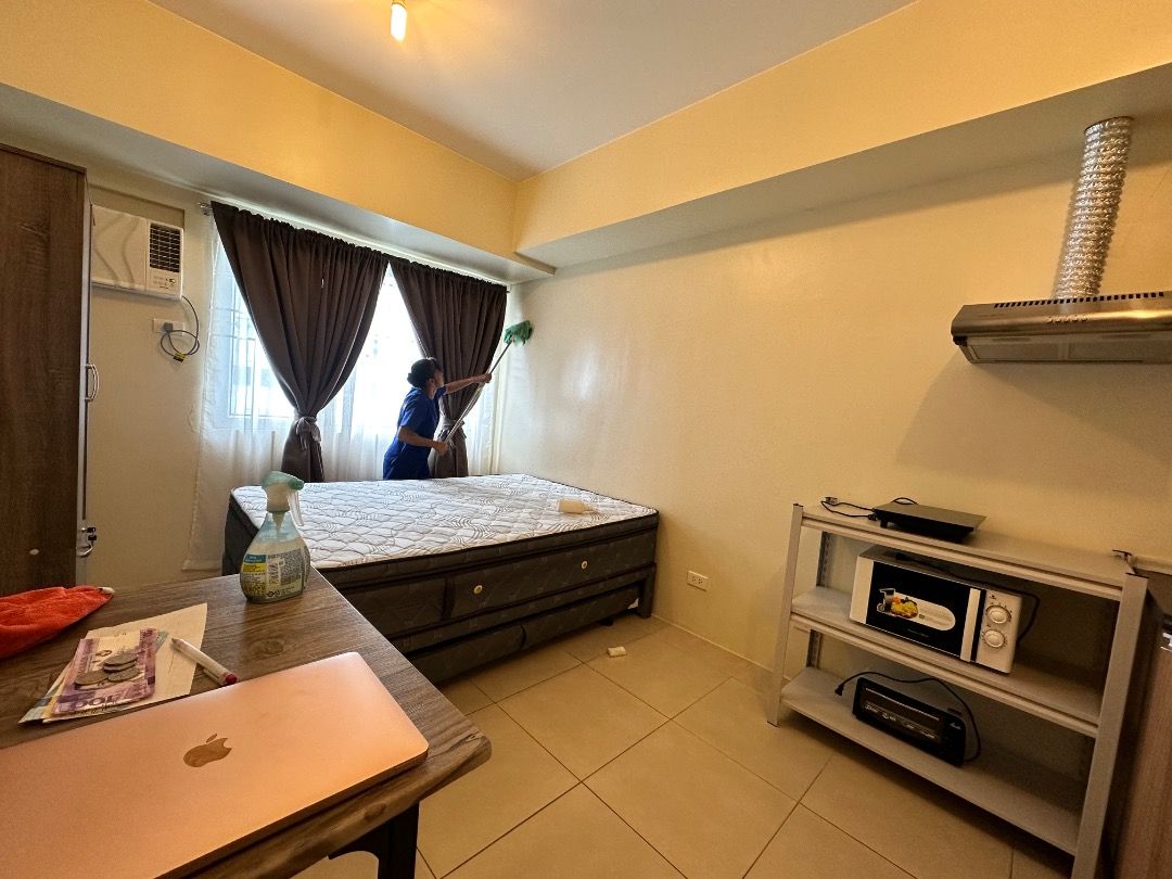Arca South One Union Place For Rent (Category: Apartments & Condos) located in Makati City. Submitted by joahnnakwok (Listing ID 1438034381, Image 1). Description: One Union Place Taguig Arca South Studio Unit 9th floor 22 square meters Fully Furnished P15,000 inclusive of association dues Payment Terms 2 months security deposit 2 months advance 10 post dated checks No bank transfer .
