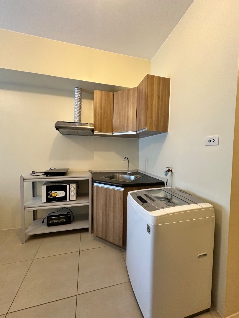 Arca South One Union Place For Rent (Category: Apartments & Condos) located in Makati City. Submitted by joahnnakwok (Listing ID 1438034381, Image 3). Description: One Union Place Taguig Arca South Studio Unit 9th floor 22 square meters Fully Furnished P15,000 inclusive of association dues Payment Terms 2 months security deposit 2 months advance 10 post dated checks No bank transfer .