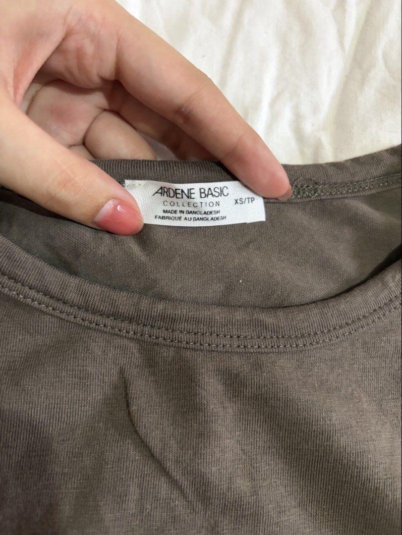 Ardene Basic XS T-shirt (Category: Shirts) located in Manila. Submitted by andreacap (Listing ID 1437968221, Image 2). Description: - Ardenne Basic XS T-shirt - Color: Muted Brown - Style: Crew neck, short sleeves - Size: XS - Origin: Made in Bangladesh - Great for everyday wear 🎀 currently decluttering/selling pre-loved clothes, check my page for more details! 🎀 please manage expectations, you may send me a dm for more photos 🎀 my tops and bo