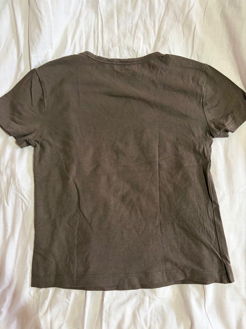 Ardene Basic XS T-shirt (Category: Shirts) located in Manila. Submitted by andreacap (Listing ID 1437968221, Image 3). Description: - Ardenne Basic XS T-shirt - Color: Muted Brown - Style: Crew neck, short sleeves - Size: XS - Origin: Made in Bangladesh - Great for everyday wear 🎀 currently decluttering/selling pre-loved clothes, check my page for more details! 🎀 please manage expectations, you may send me a dm for more photos 🎀 my tops and bo