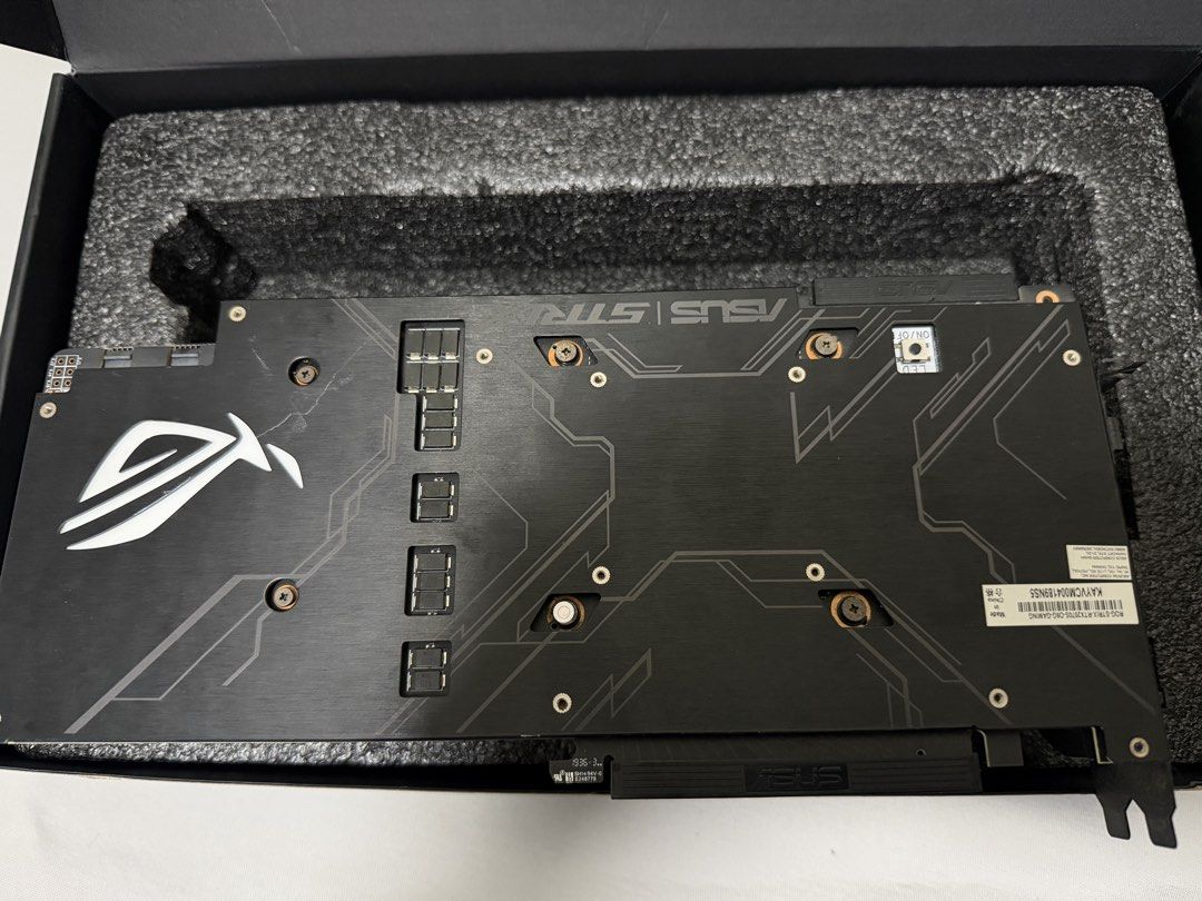 ASUS ROG Strix GeForce RTX 2070 Super 8GB 顯示卡 （分類：電腦周邊產品）位於 Hong Kong。 由 amity20081 提交（商品編號 1438075713，圖片 2）。簡介： ASUS ROG Strix GeForce RTX 2070 Super 8GB 顯示卡，配備三個風扇。顯示卡背面有ROG Strix標誌。包含原裝盒。正常使用痕跡 ..不議價。