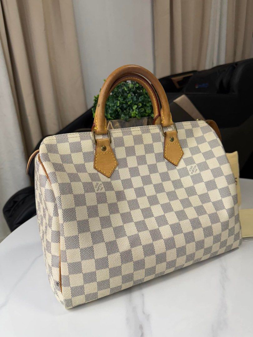 Authentic Louis Vuitton Speedy 30 Damier Azur (Category: Luxury Bags & Wallets) located in Taguig. Submitted by ffindsmnl (Listing ID 1438105454, Image 2). Description: Comes with: ✅ original dustbag ✅ receipt for when it was bought ✅ lock ✅ FREE bag organizer and base shaper Slightly negotiable .